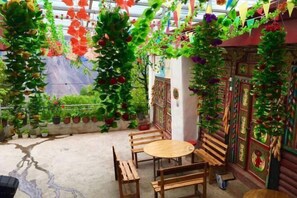Garden - Abu Zangjia Hostel (Danba)