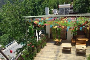 Garden - Abu Zangjia Hostel (Danba)