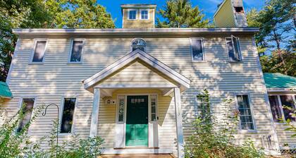 All Seasons Mountain Retreat: Centrally located for hiking, skiing & shopping