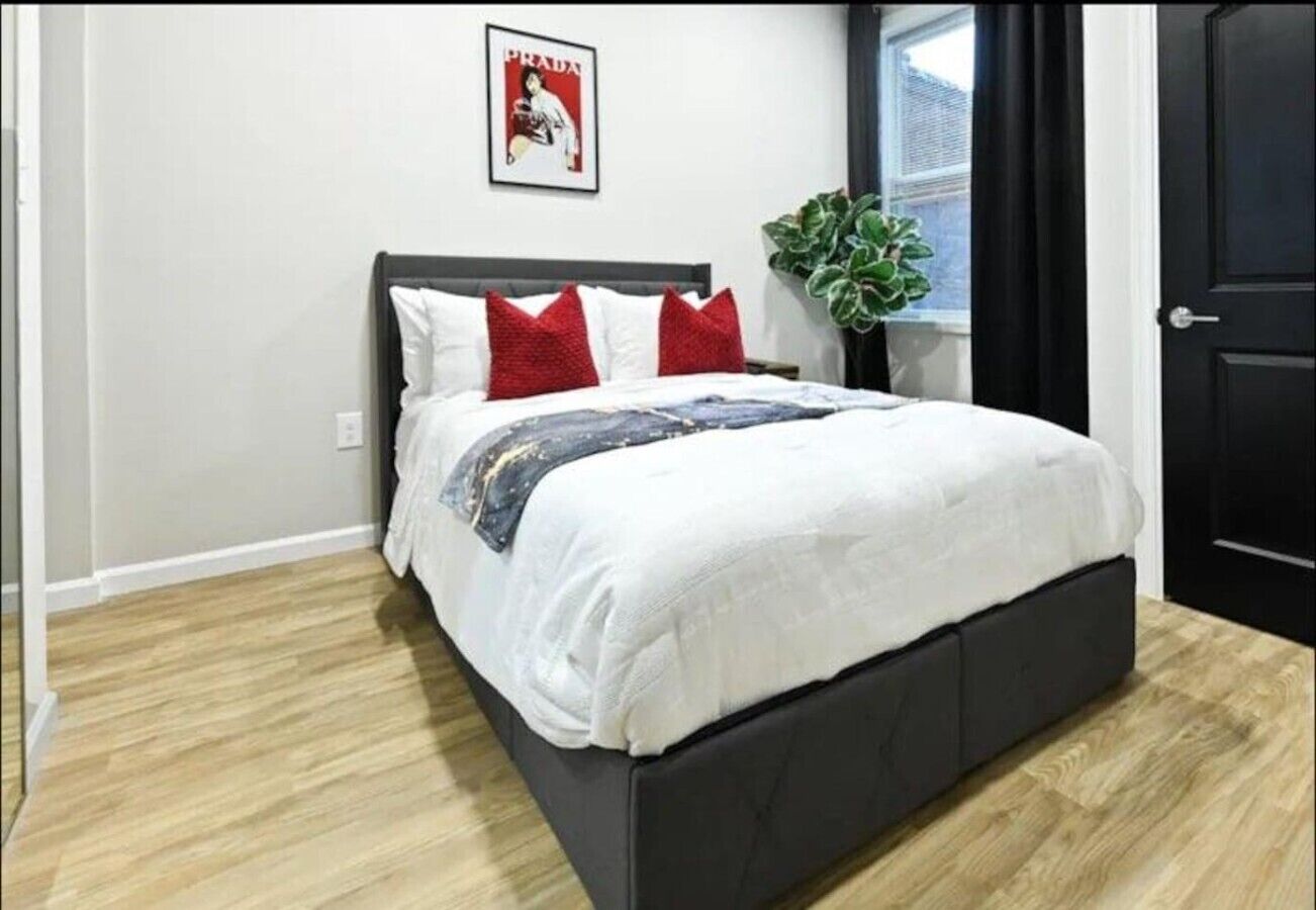 1 slaapkamer, een strijkplank/strijkijzer, wifi, beddengoed