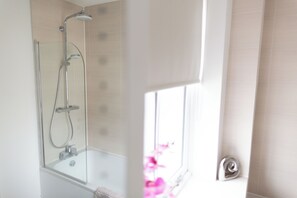 Huis, uitzicht op de stad | Badkamer