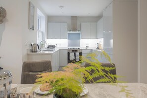 House, City View | Dining room - Stunning 2 BD with Patio & Free Parking (Cheltenham)