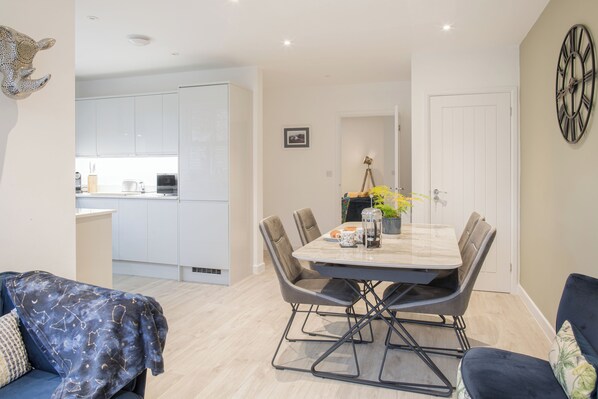 House, City View | Dining room - Stunning 2 BD with Patio & Free Parking (Cheltenham)