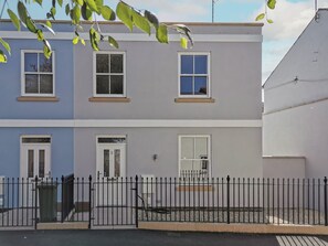 Exterior - Stunning 2 BD with Patio & Free Parking (Cheltenham)