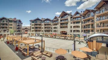 تناول الطعام بالخارج