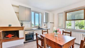 Frigorifero, forno, lavastoviglie