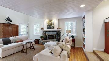 TV, fireplace, DVD player