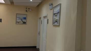 المنشأة من الداخل