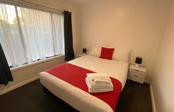 2 Schlafzimmer, Bügeleisen/Bügelbrett, Bettwäsche