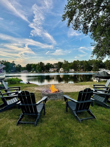 Spacious Lakehouse w/ Private Beach