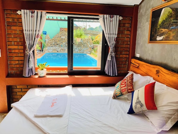 Deluxe Double Room, Pool View | Individually decorated, desk, blackout curtains, soundproofing - Vu's Homestay Phong Nha (Bo Trach)