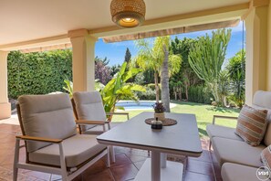 Outdoor dining - Villa Alpetona  | Villa with private pool in Mijas Costa (Mijas Costa)