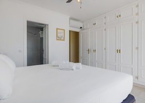 Room - Villa Alpetona | Pool - garden - terrace (Mijas Costa)
