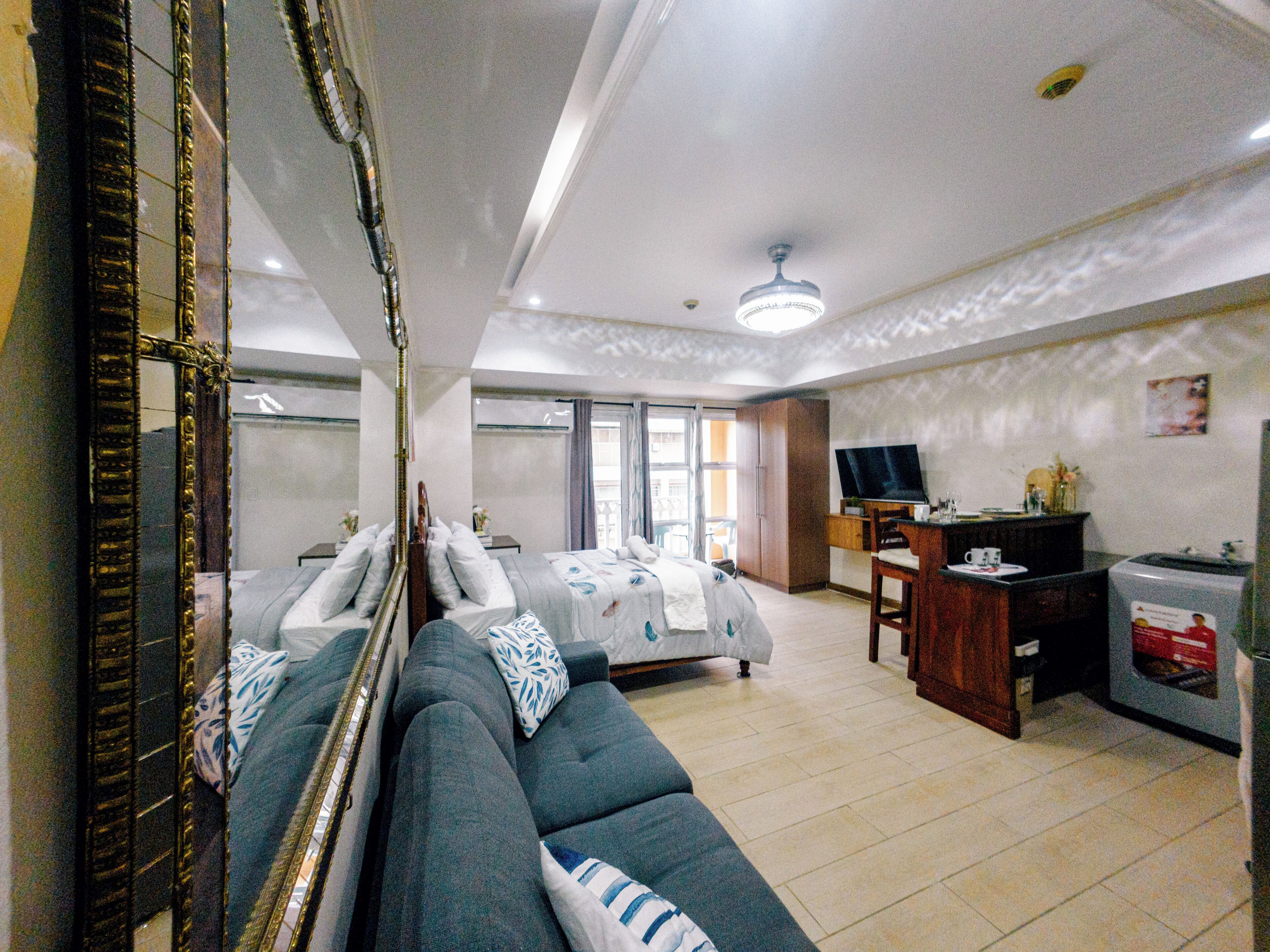 Deluxe Studio Suite | Living area | Flat-screen TV