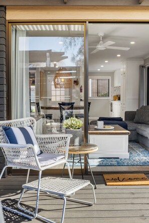 Outdoor dining - Ocean Grove Oasis (Ocean Grove)