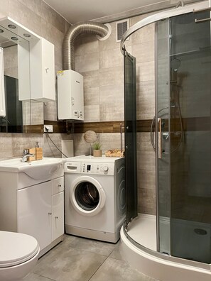 Shower, hair dryer, towels, toilet paper - Warszauera 11/1 (Kraków)