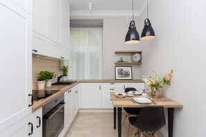 Geladeira, fogão, cooktop, lava-louças