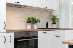 Geladeira, fogão, cooktop, lava-louças