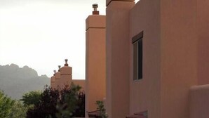المنطقة المحيطة بالمنشأة