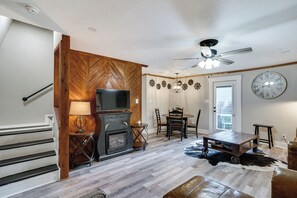 TV, fireplace - Pet-Friendly Granbury Home w/ Yard, Near Downtown! (Granbury)