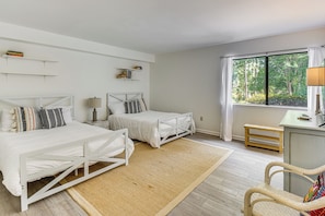 3 bedrooms, desk, iron/ironing board, travel crib