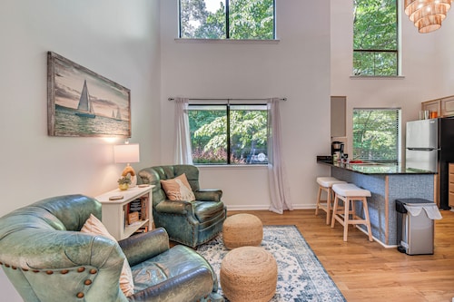 Keowee Key Condo w/ Lake Access & Community Pools!