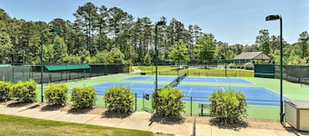 Keowee Key Condo w/ Lake Access & Community Pools!