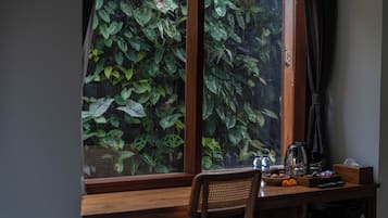 In-room safe, desk, laptop workspace, free WiFi