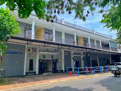 ซาโวจาจาร์ อินน์