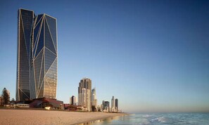 بالقرب من الشاطئ