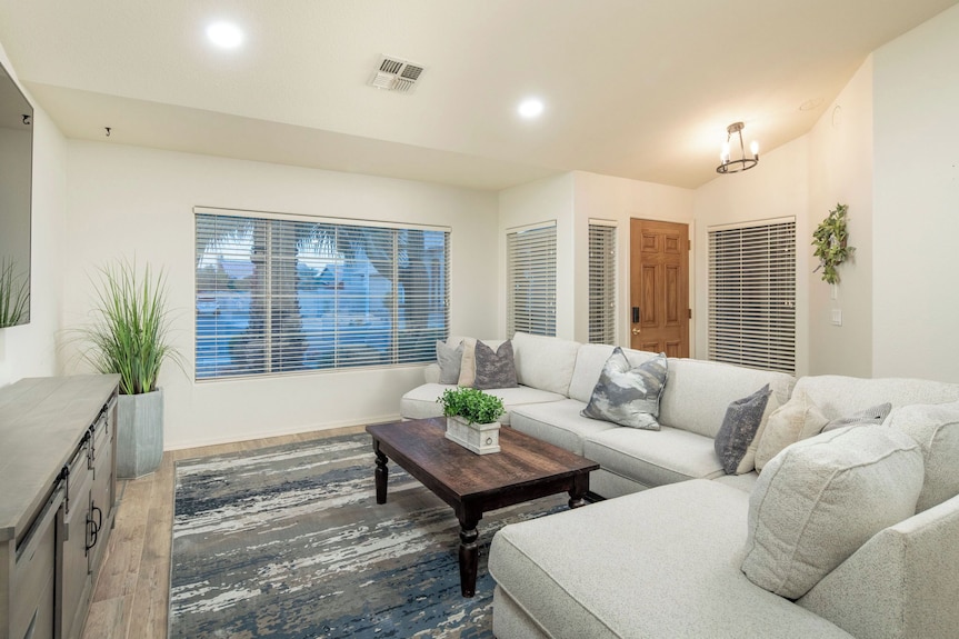 L'amore: A Spacious 4-bedroom Pool House In Lovely Chandler - Chandler, AZ