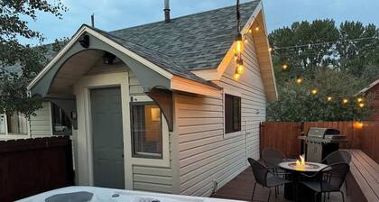 Base Camp with Hot Tub, on main street, Wi-Fi, dog