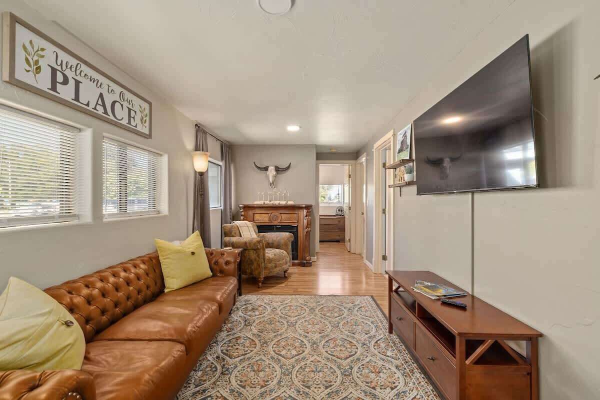 Smart TV, fireplace, offices