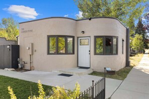 Exterior - Cornerstone- Dog Friendly, Hot Tub, Wi-Fi on Broad (Red Lodge)