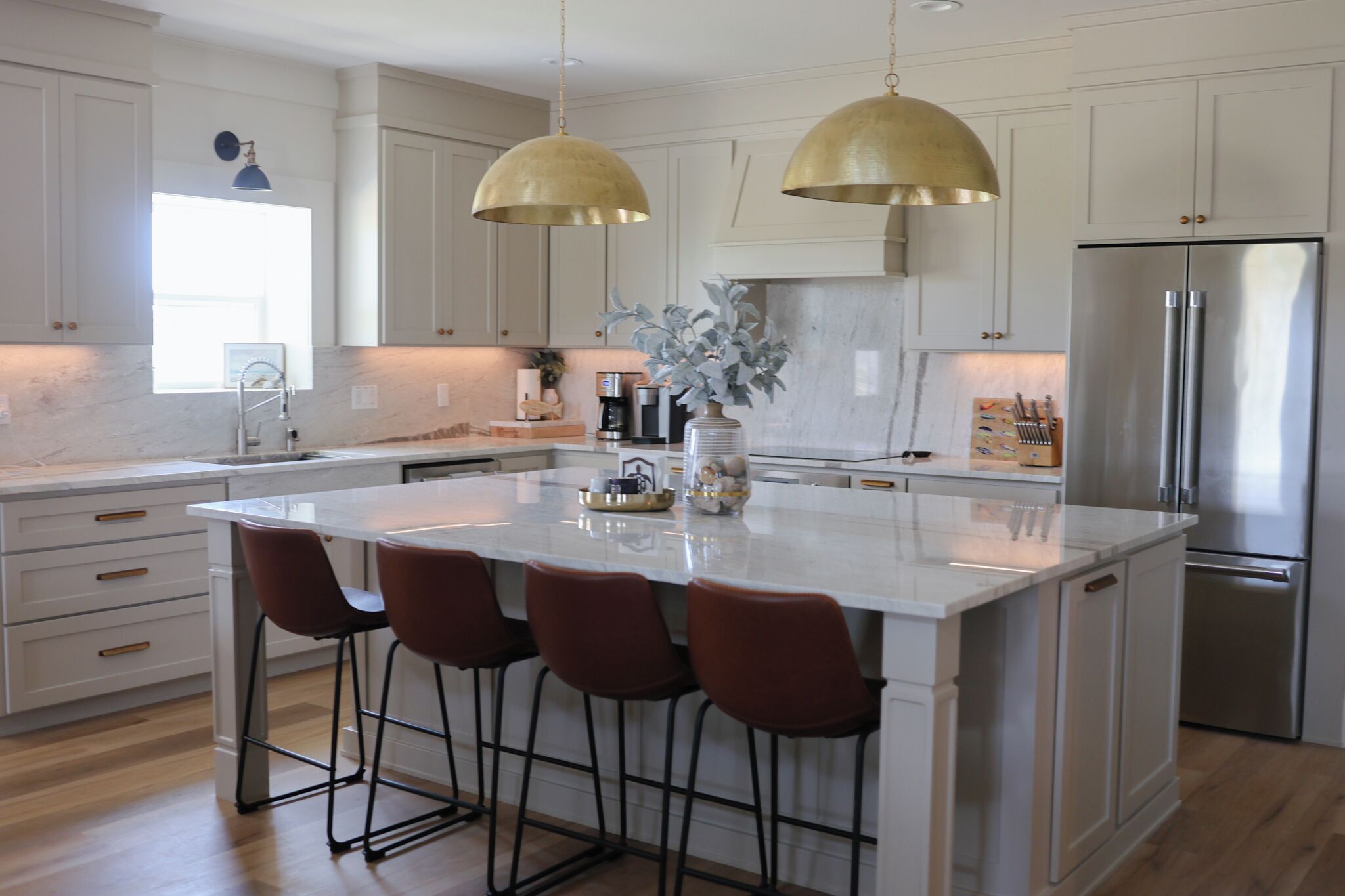 Brand-new luxury barndominium: 2 king suites, cozy bunk room, 60’ boat garage!