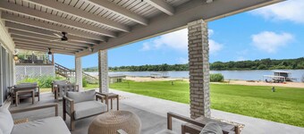 Golden Sands Retreat- lakefront w/beach & gameroom