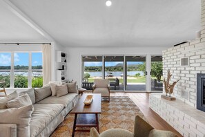 TV connectée, baby-foot, table de tennis de table