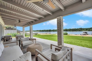 Terrace/patio - Golden Sands Retreat-Lakefront, Boat Slip, & Games (Kingsland)