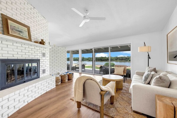 TV connectée, baby-foot, table de tennis de table