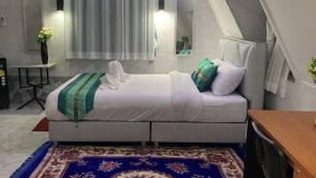 Deluxe Double Room, Patio, Garden View
