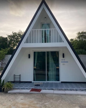 Deluxe Double Room, Patio, Garden View. View Thara Resort