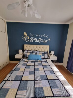 2 bedrooms, internet, bed sheets