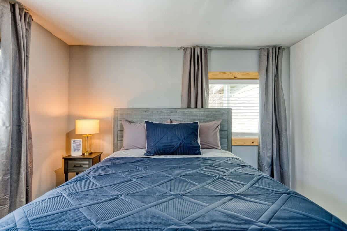 2 slaapkamers, een strijkplank/strijkijzer, reisbedje, wifi