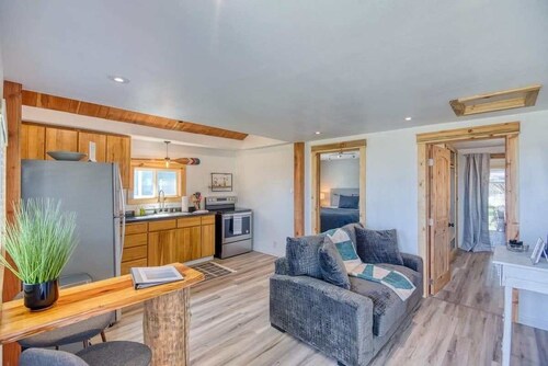 #StayinMyDistrict Lakeside Cottage