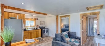#StayinMyDistrict Lakeside Cottage
