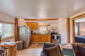 TV, offices - #StayinMyDistrict Lakeside Cottage (Lakeside)