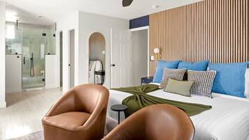 6 bedrooms, desk, iron/ironing board, travel crib