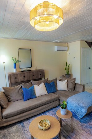 Smart TV -  2-bedroom Gated Oasis with parking and
Pool (Rodney Bay)