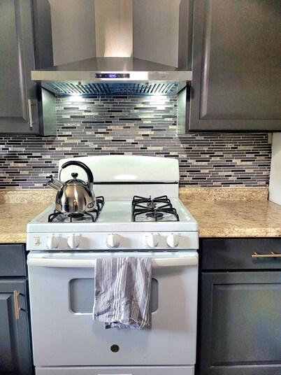 Charming 2-bedroom apartment with AC, WiFi in lovely Rutherford