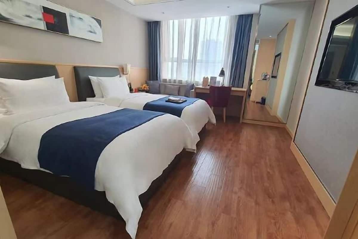 Caja de seguridad en la habitación, cortinas blackout y insonorización